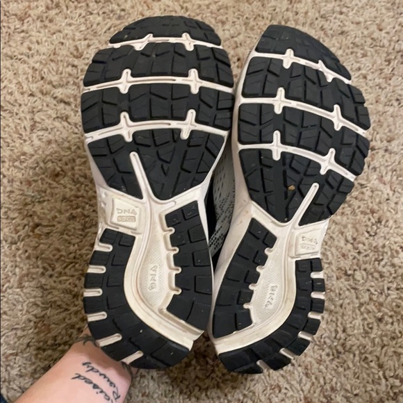 Brooks women’s running shoes - Picture 3 of 4